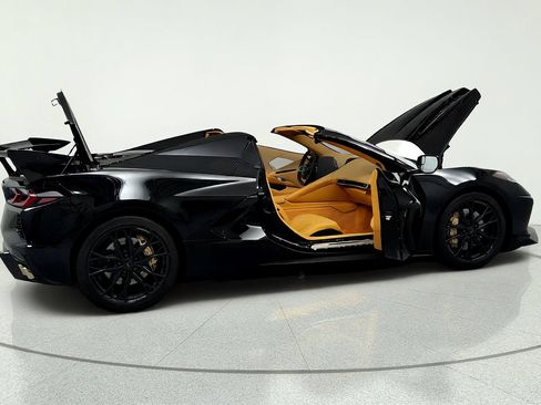 Certified 2023 Chevrolet Corvette Stingray Premium Conv w/ Z51 Performance Package RWD image 13