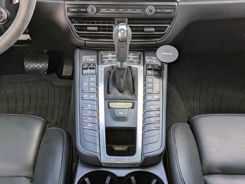 Used 2020 Porsche Macan Turbo image 20