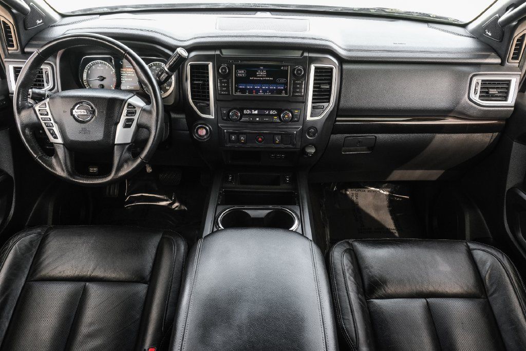 Used 2019 Nissan Titan SL w/ Midnight Edition RWD image 10