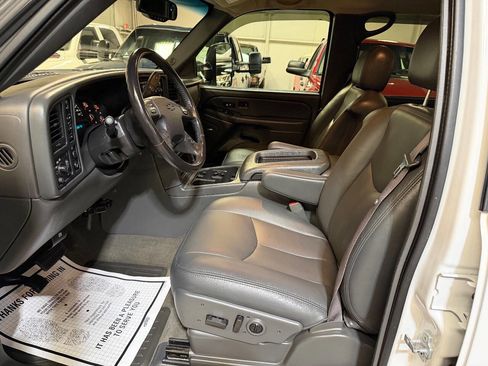 Used 2007 Chevrolet Silverado 2500 LT w/ Heavy-Duty Power Package image 6