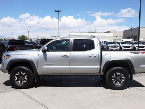 Used 2016 Toyota Tacoma TRD Off-Road w/ Towing Package AWD/4WD image 3