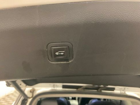 Used 2019 Buick Enclave Essence AWD/4WD image 28