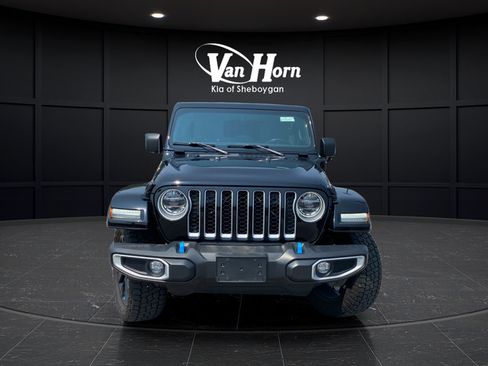 Used 2022 Jeep Wrangler Unlimited Sahara w/ Cold Weather Group AWD/4WD image 2
