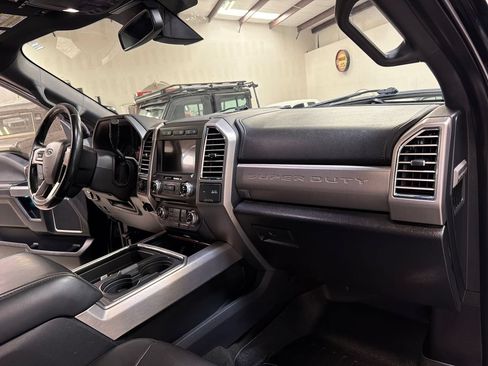 Used 2017 Ford F250 Platinum w/ Platinum Ultimate Package AWD/4WD image 39