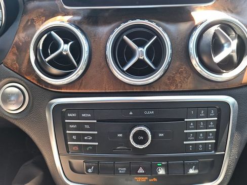 Used 2016 Mercedes-Benz GLA 250 image 36