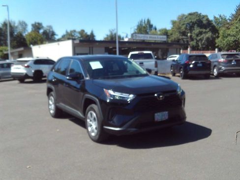 Used 2023 Toyota RAV4 LE AWD/4WD image 7