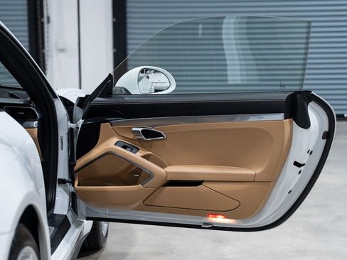Used 2019 Porsche 911 Carrera 4 AWD/4WD image 31