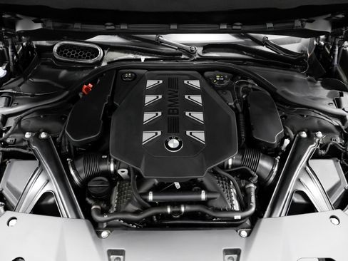 Used 2023 BMW 760i xDrive w/ Executive Package image 26