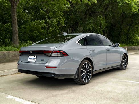Used 2025 Honda Accord Touring image 9