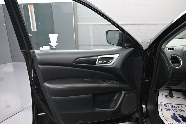 Used 2020 Nissan Pathfinder SV FWD image 9