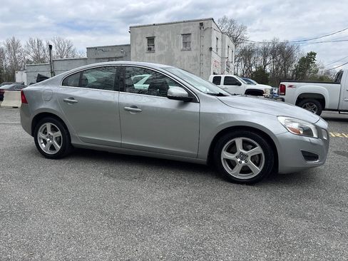 Used 2013 Volvo S60 T5 FWD image 9