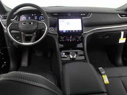 New 2025 Jeep Grand Cherokee L Limited w/ Black Appearance Package image 10