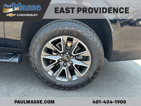 Used 2023 Chevrolet Suburban Z71 w/ Luxury Package AWD/4WD image 8