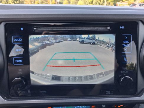 Used 2018 Toyota Tacoma TRD Sport AWD/4WD image 15