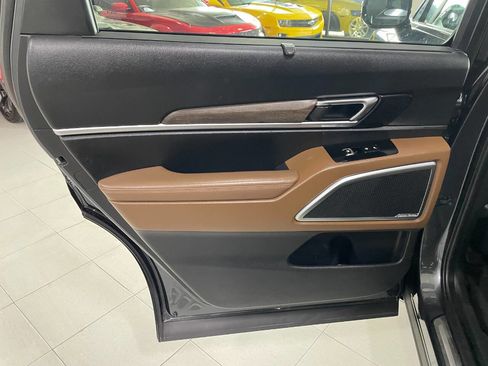 Used 2022 Kia Telluride SX w/ SX Prestige Package image 17