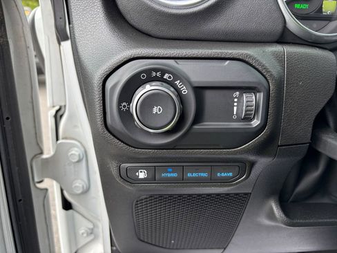 Used 2023 Jeep Wrangler Unlimited Sahara AWD/4WD image 29