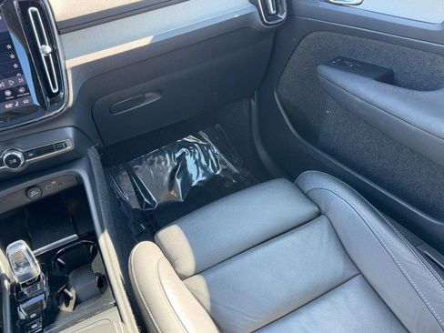 Certified 2023 Volvo XC40 B5 Plus w/ Protection Package Premier image 16