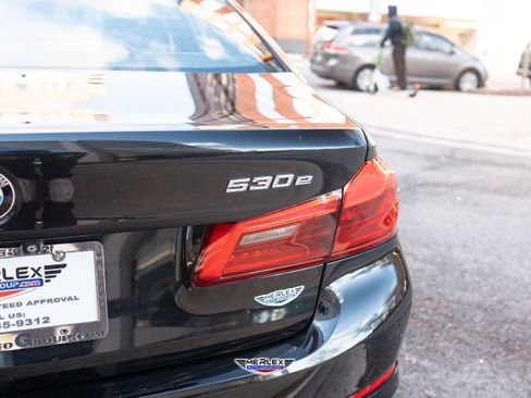 Used 2018 BMW 530e w/ Premium Package 2 RWD image 51