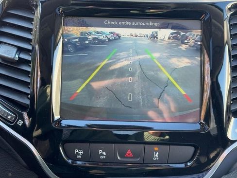 Used 2021 Jeep Cherokee Limited image 21