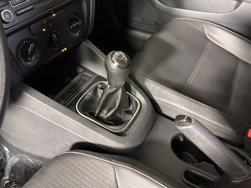 Used 2014 Volkswagen Jetta SE FWD image 23