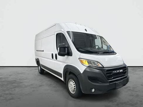 Used 2025 RAM ProMaster 2500 w/ Convenience Group FWD image 3