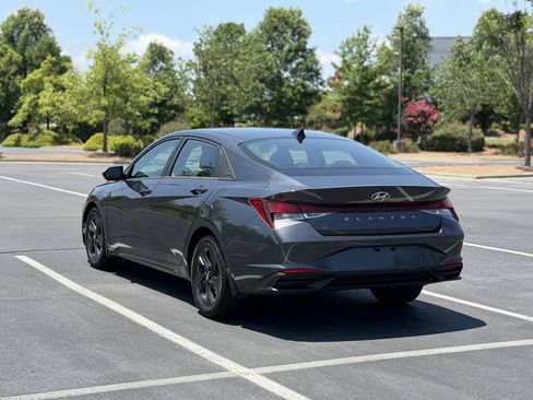 Used 2022 Hyundai Elantra SEL FWD image 5