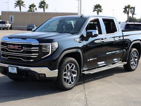 New 2026 GMC Sierra 1500 SLT image 3