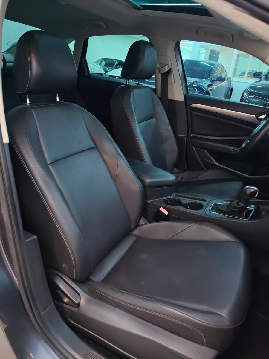 Used 2020 Volkswagen Jetta SE w/ SE Cold Weather Package FWD image 26