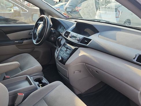 Used 2013 Honda Odyssey EX image 3