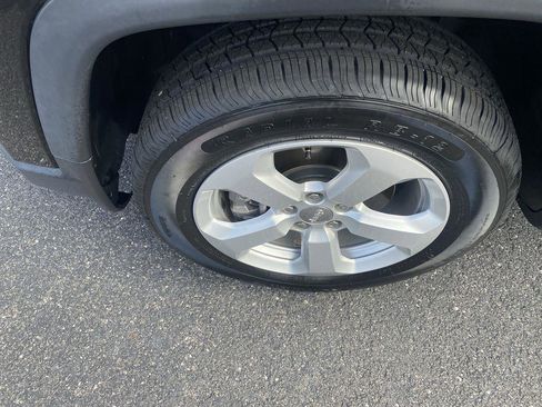 Used 2017 Jeep Compass Latitude image 10