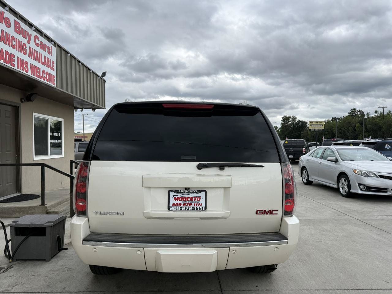 Used 2013 GMC Yukon Denali AWD/4WD image 4