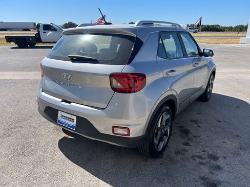 Used 2025 Hyundai Venue SEL FWD image 5