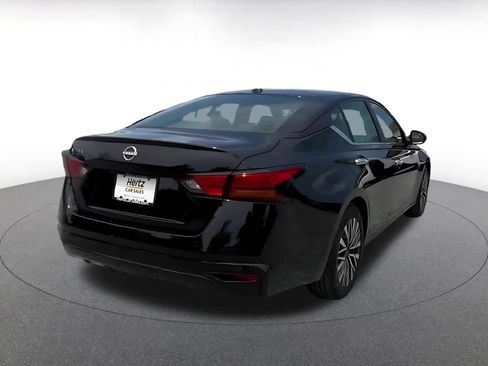 Used 2025 Nissan Altima 2.5 SV FWD image 14