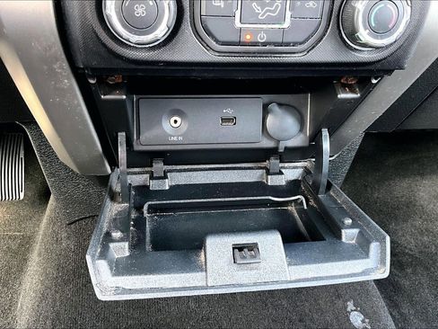 Used 2013 Ford F150 XLT w/ Mid Equipment Group image 19