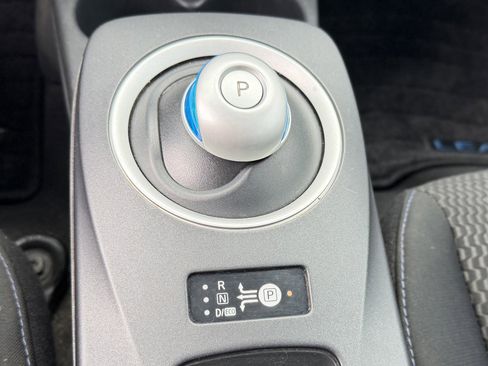 Used 2014 Nissan Leaf S FWD image 30