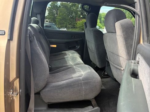 Used 2001 Chevrolet Silverado 2500 LS w/ Off-Road Skid Plate Pkg AWD/4WD image 12