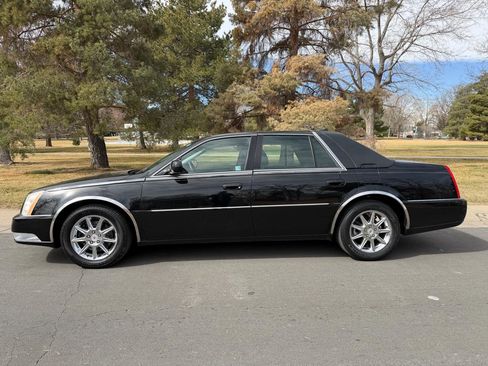 Used 2010 Cadillac DTS Luxury image 2
