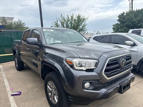 Used 2018 Toyota Tacoma SR5 RWD image 3