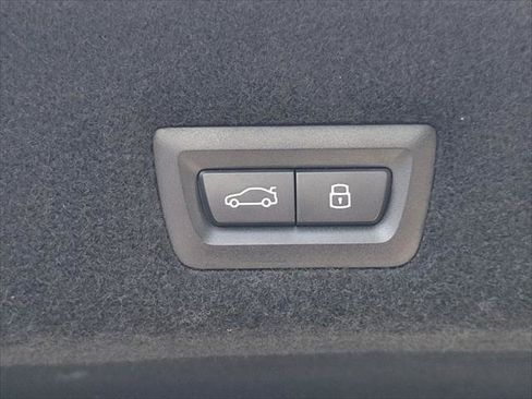 Used 2025 BMW 740i xDrive AWD/4WD image 12