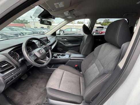 Used 2025 Nissan Rogue SV FWD image 29