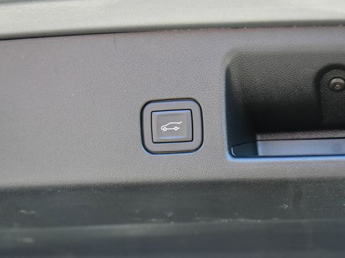 Used 2025 Chevrolet Equinox EV LT w/ Convenience Package image 50