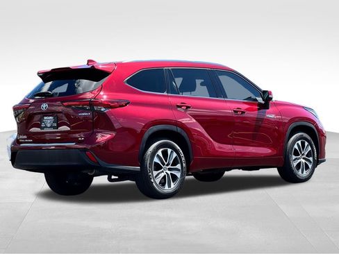 Used 2021 Toyota Highlander XLE FWD image 7