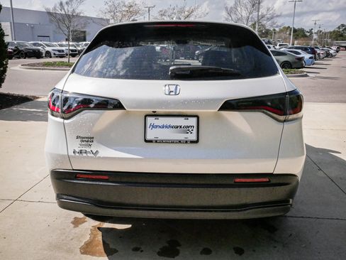 Used 2023 Honda HR-V LX image 9