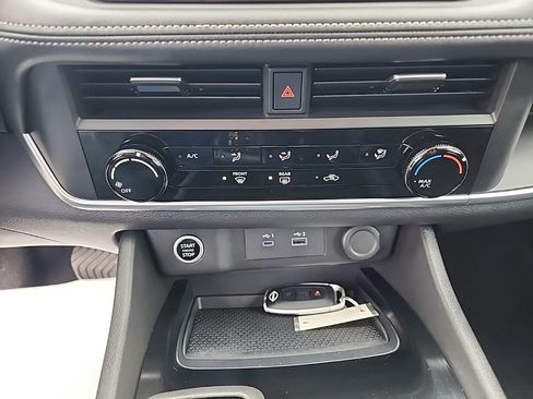 Used 2023 Nissan Rogue S AWD/4WD image 20