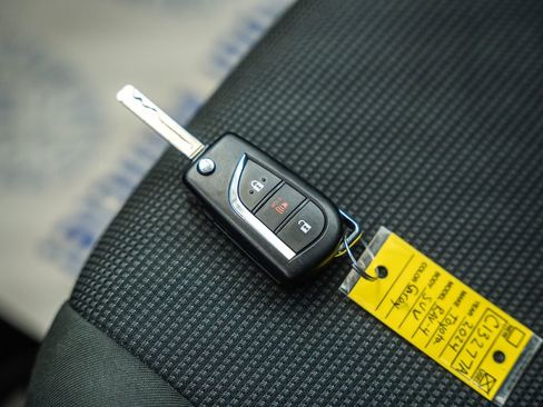 Used 2024 Toyota RAV4 LE AWD/4WD image 40