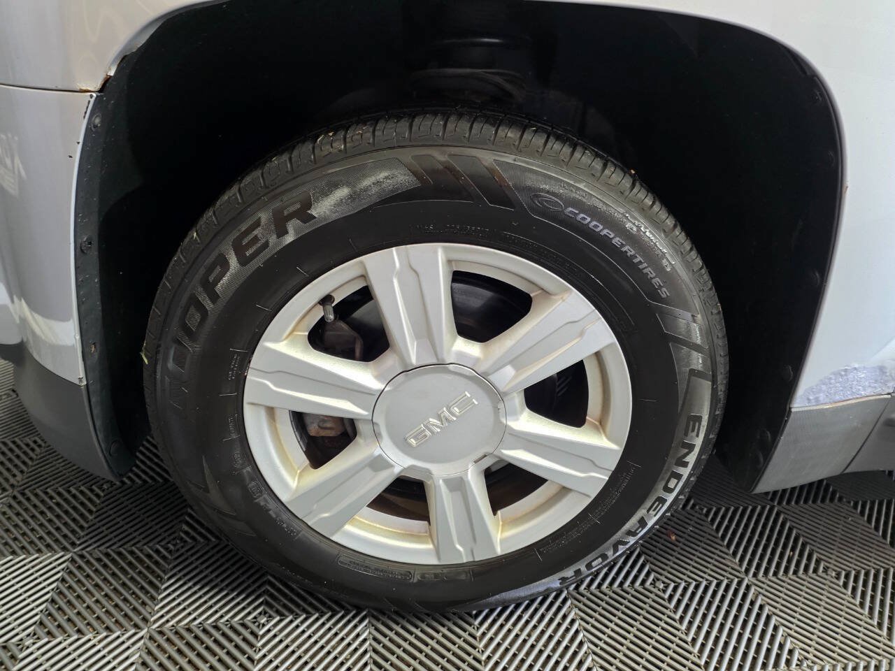 Used 2015 GMC Terrain SLE FWD image 30
