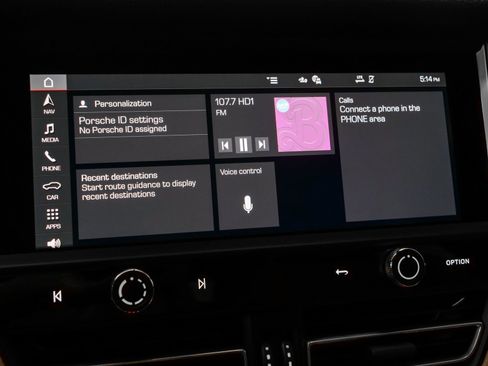 Used 2025 Porsche Macan image 32