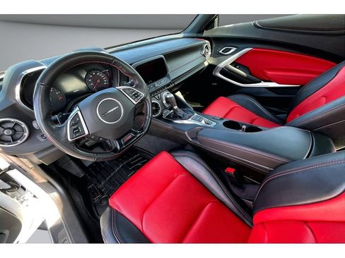 Used 2020 Chevrolet Camaro SS RWD image 9