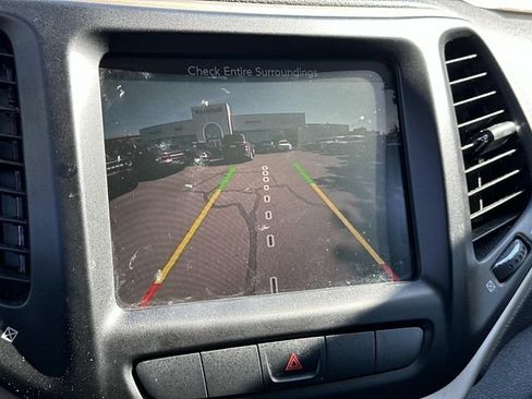 Used 2015 Jeep Cherokee Latitude w/ Cold Weather Group FWD image 21