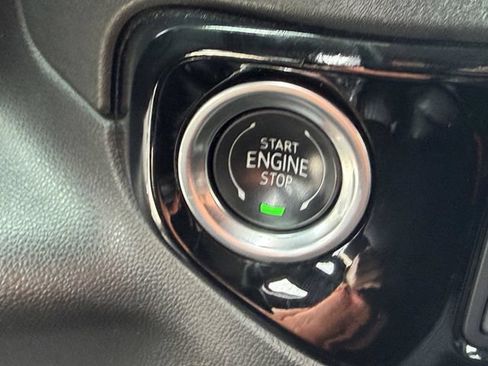 Certified 2025 GMC Sierra 1500 SLT RWD image 28